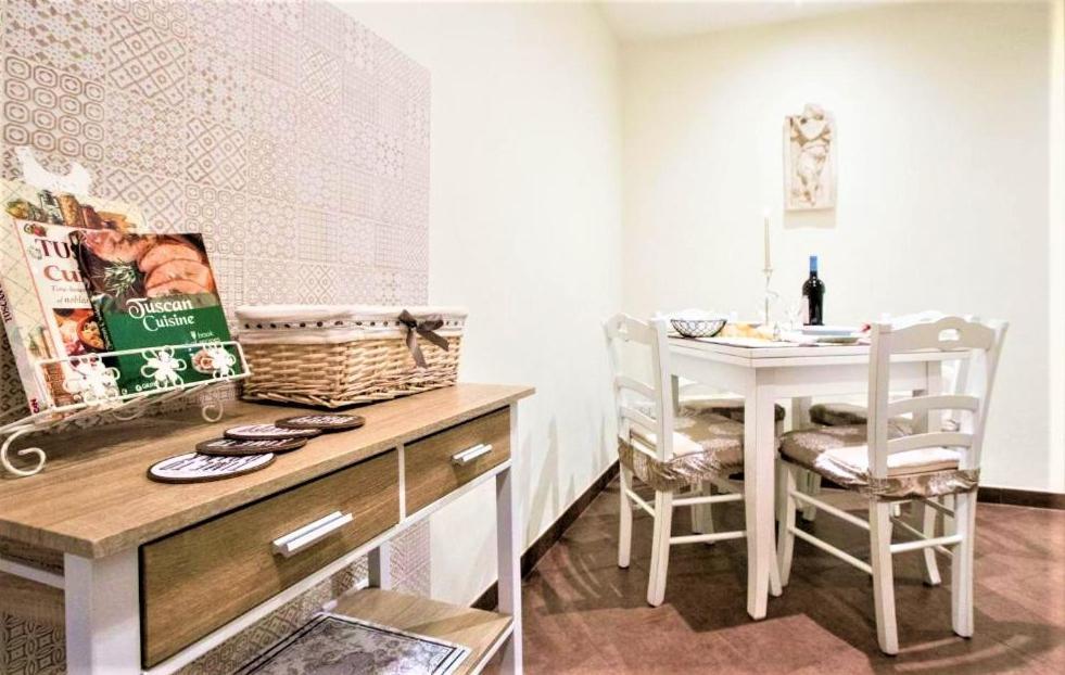 Charming Suite Cavour Heart Of Florence Buitenkant foto