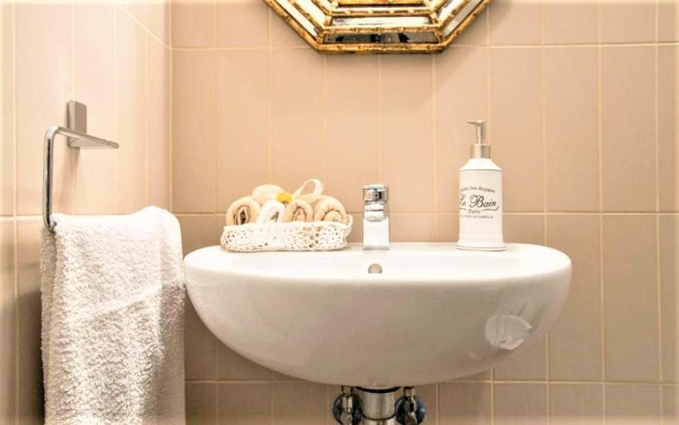 Charming Suite Cavour Heart Of Florence Buitenkant foto