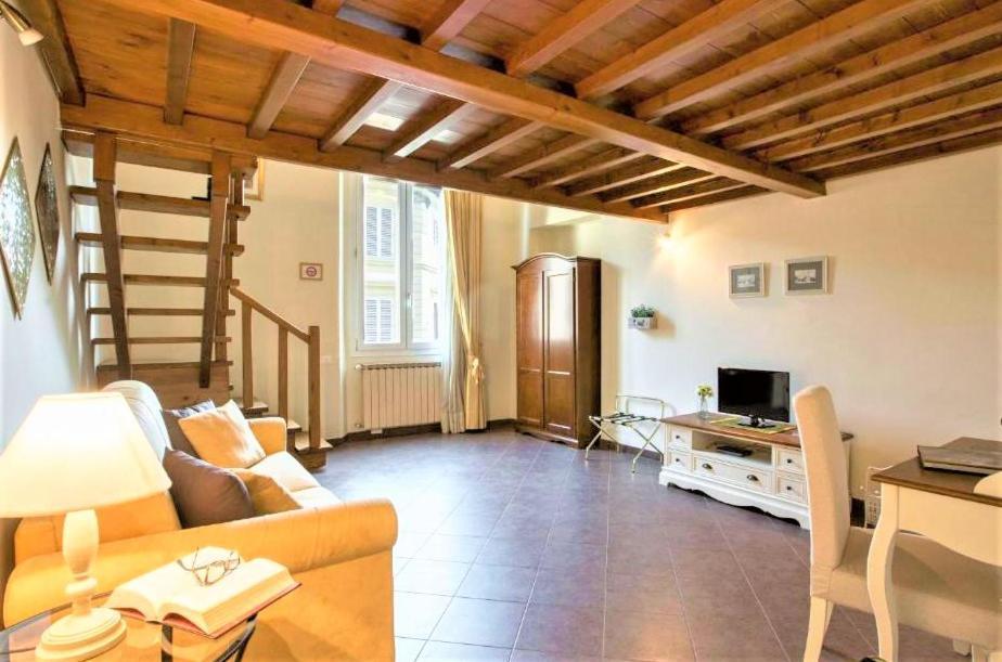 Charming Suite Cavour Heart Of Florence Buitenkant foto